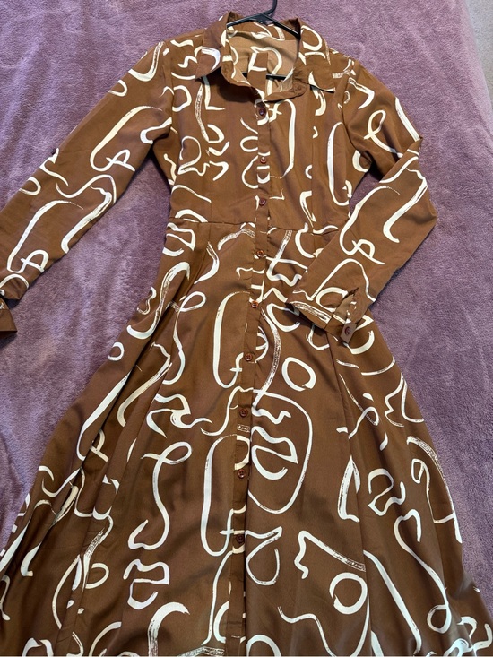 Versona Dresses & Skirts - Versona Brown and White Abstract Button-Front Dress